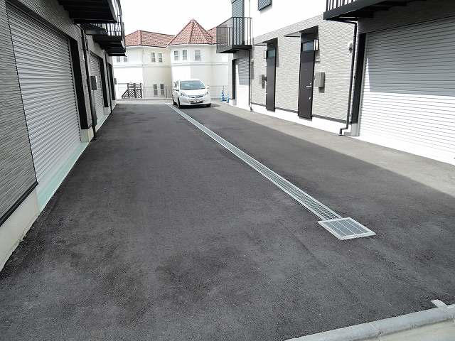 建物前のスペース