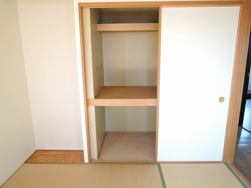 押入　：左側です