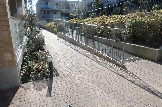 建物敷地内部です