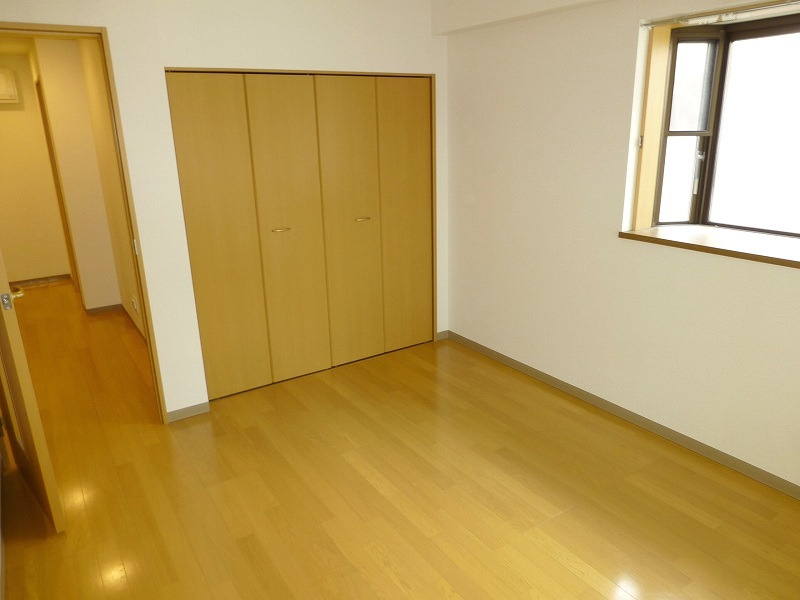 洋室　出窓あります