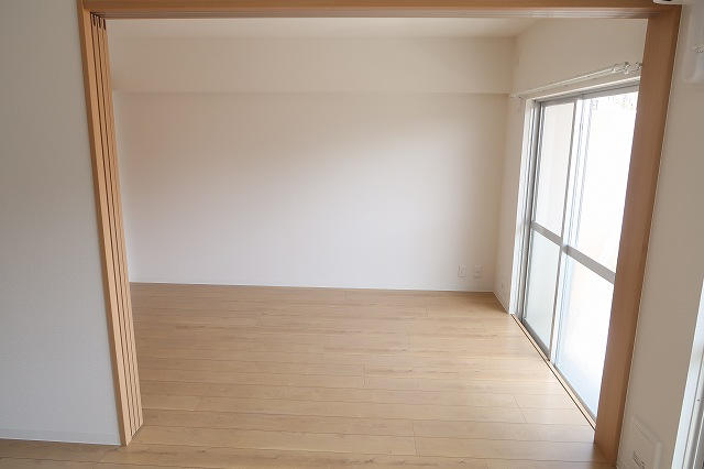 ＬＤＫから洋室へ