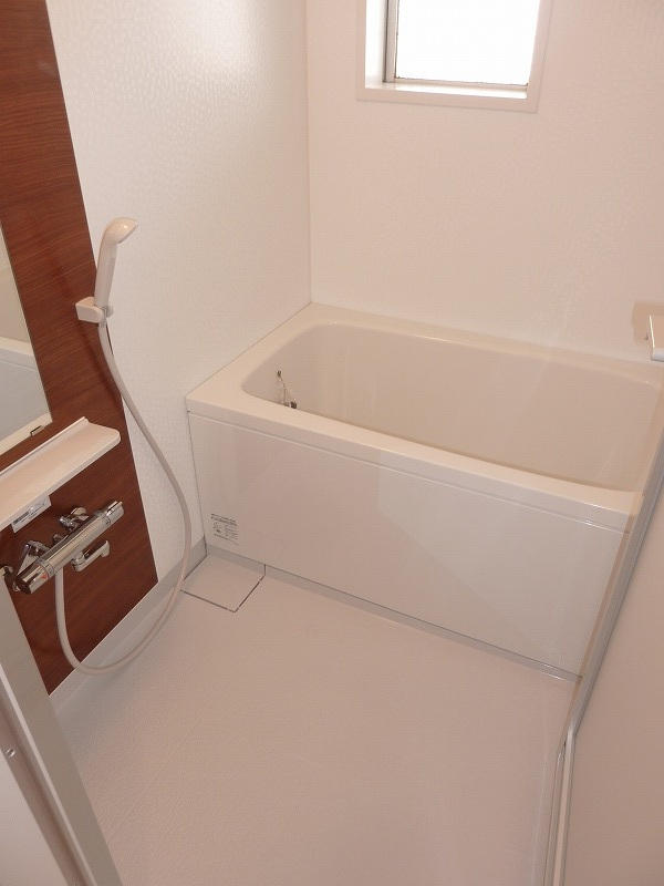 お風呂に窓あります