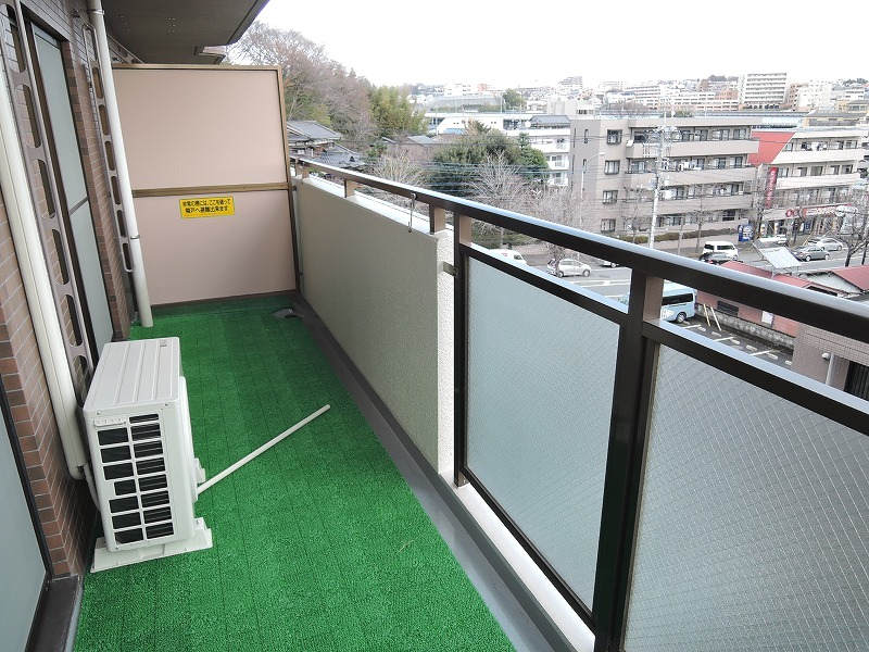 バルコニー 左側です