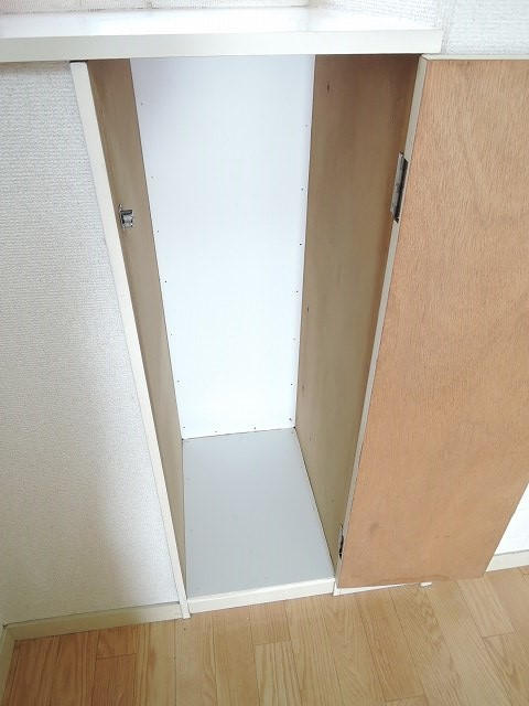 キッチン脇収納です