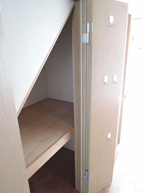 階段下の収納です