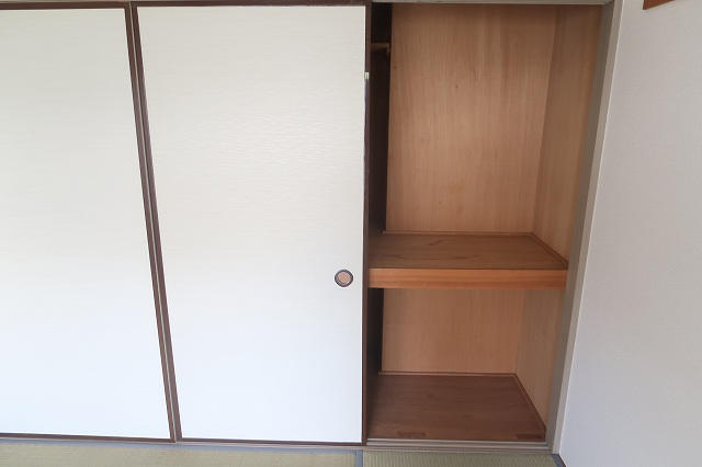 右側は奥行ありません