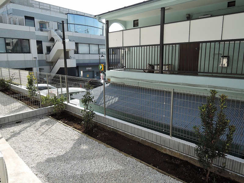 隣との距離もそこそこ