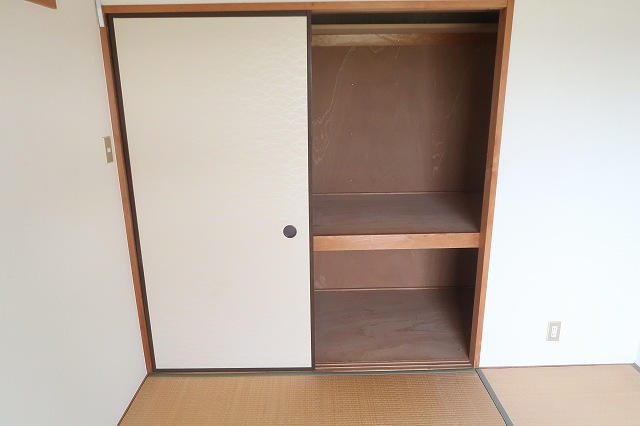 押入　です