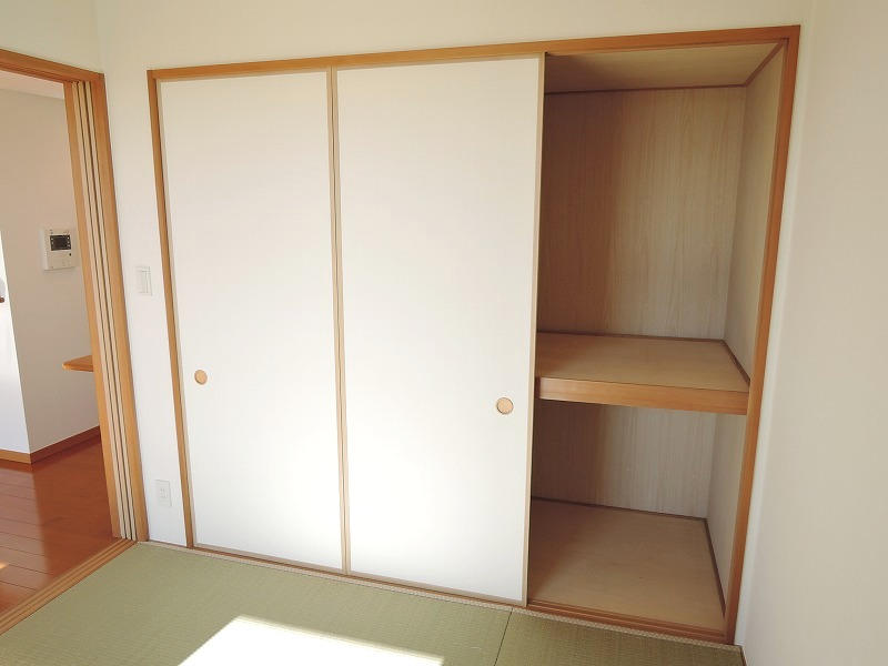 押入 です
