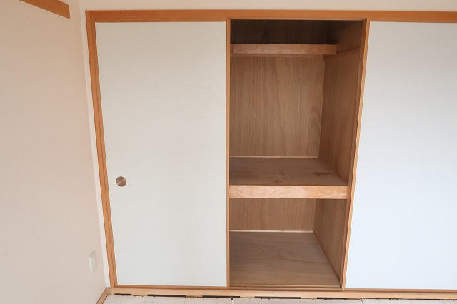 押入 です
