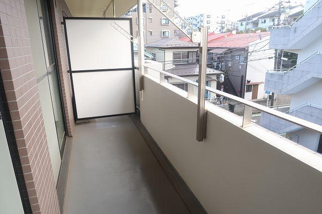 バルコニー 左側です