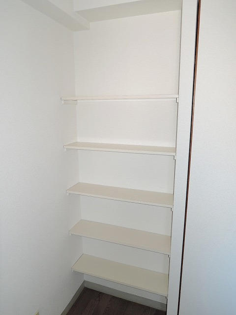 収納棚です