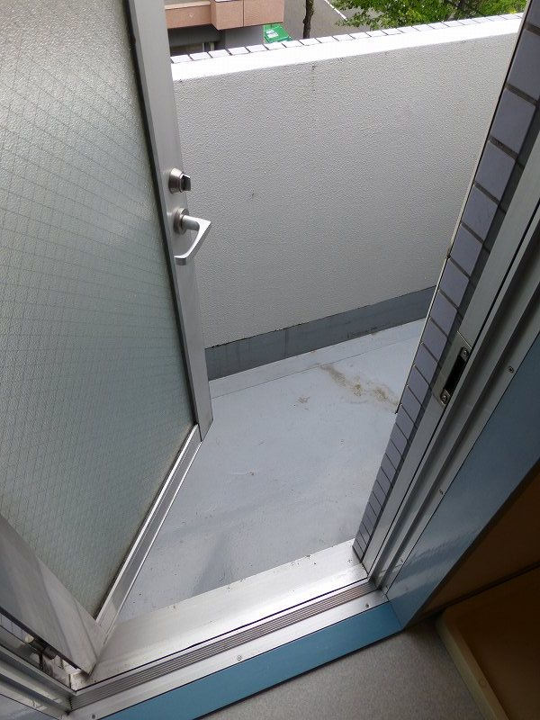 洗面所からベランダ