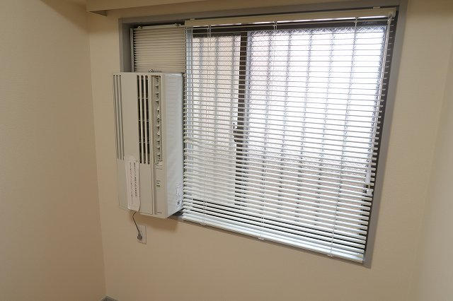 窓用エアコン　です