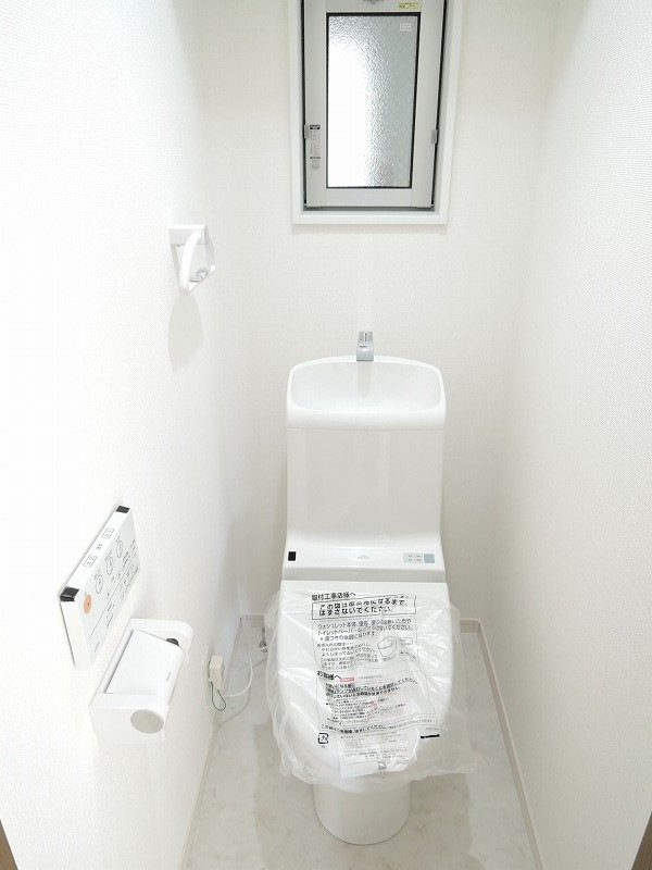 トイレに窓あります
