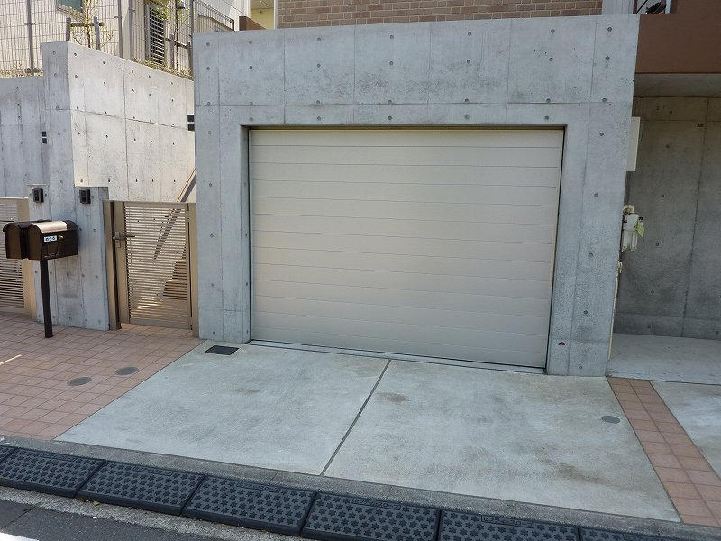ガレージタイプ駐車場