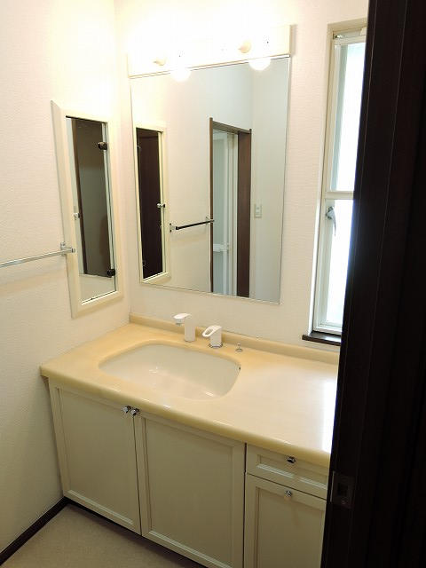 洗面化粧台　です