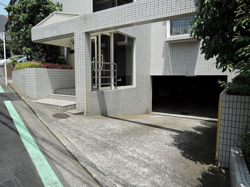 駐車場の出入口です