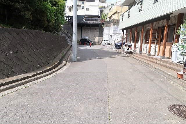 建物前です