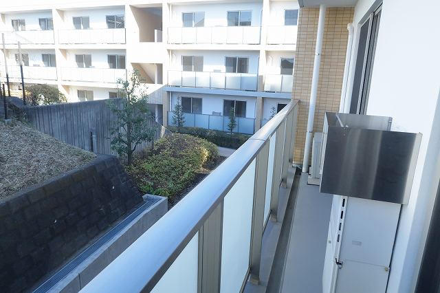 北バルコニー右側です