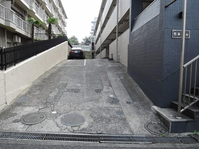 駐車場出入口です