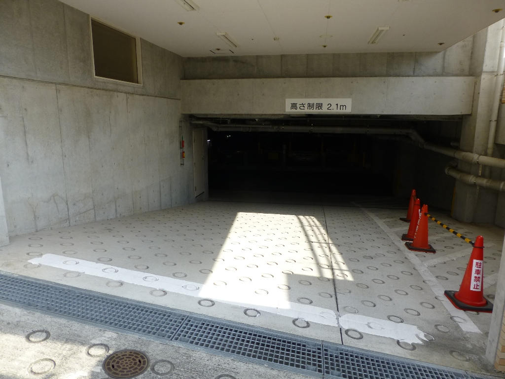駐車場入口：要空確認