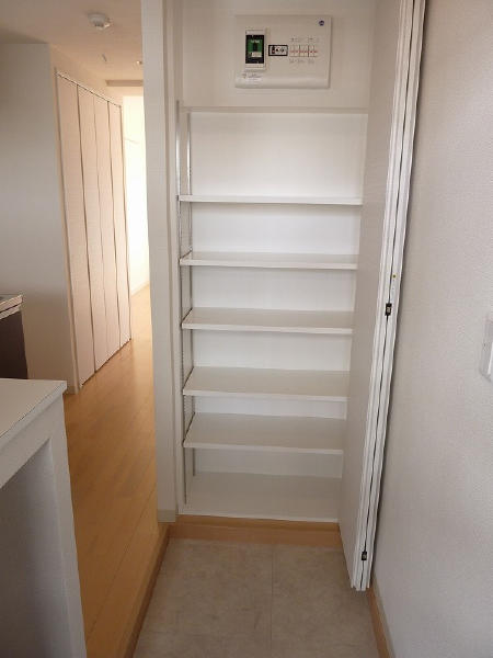 玄関　：　下駄箱です