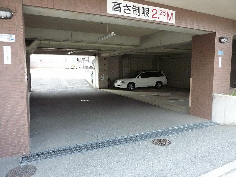 駐車場出入り口です